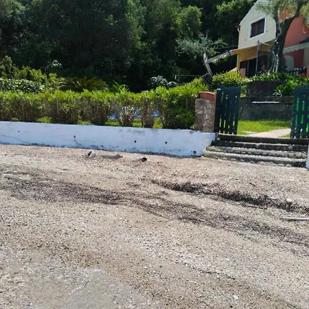 Beachfront Romantica Place Ground Floor Apartmán *