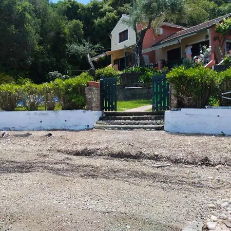 Beachfront Romantica Place Ground Floor * Agia Pelagia Chlomou