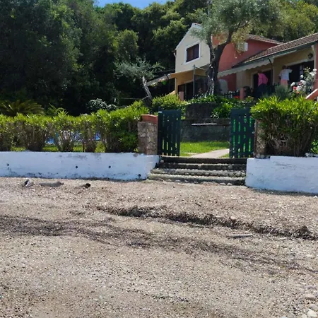 Beachfront Romantica Place Ground Floor アパート