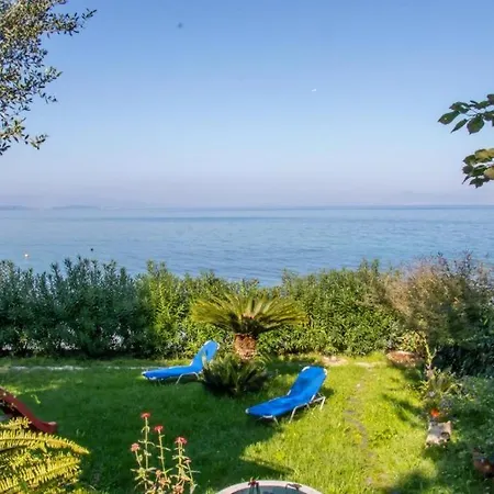 Beachfront Romantica Place Ground Floor * Agia Pelagia Chlomou