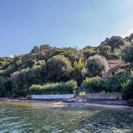 Beachfront Romantica Place Ground Floor アパート