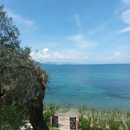 Beachfront Romantica Place Ground Floor