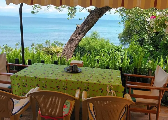 Апартаменты Beachfront Romantica Place Ground Floor