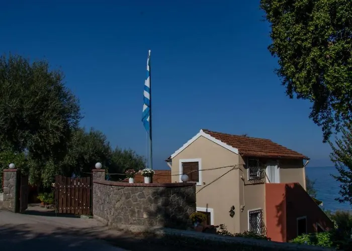 Beachfront Romantica Place Ground Floor Apartman