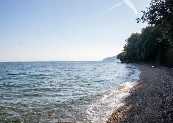 Beachfront Romantica Place Ground Floor Apartman *