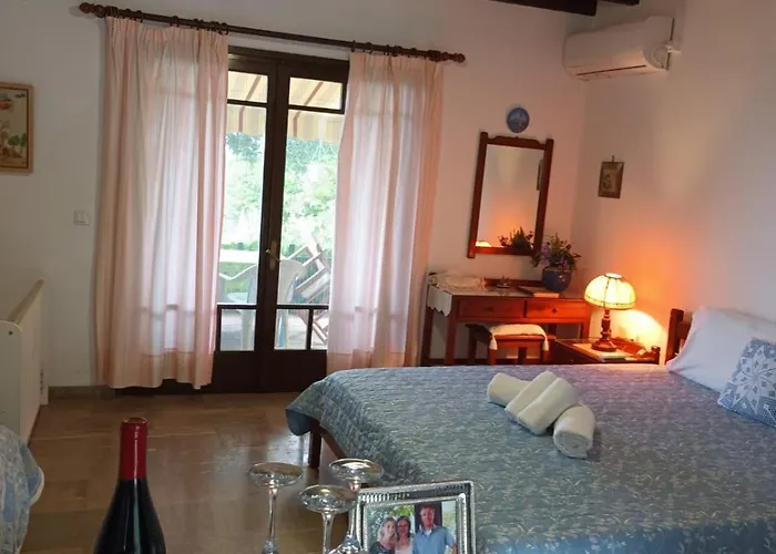 Beachfront Romantica Place Ground Floor شقة Agia Pelagia Chlomou