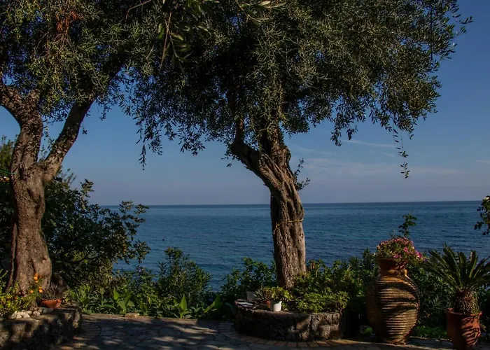 Beachfront Romantica Place Ground Floor شقة Agia Pelagia Chlomou