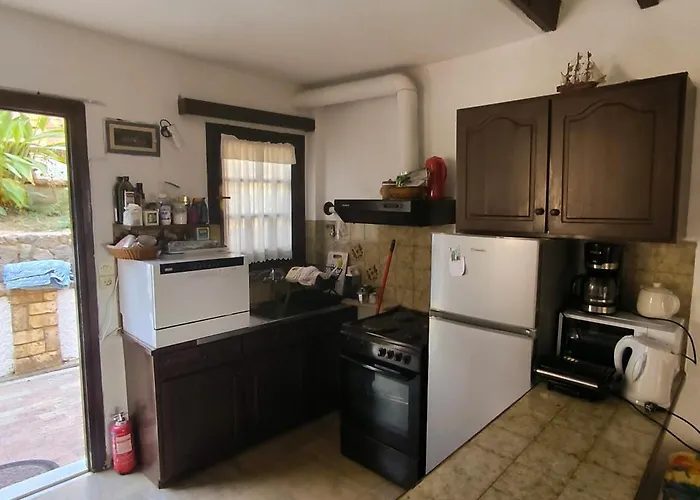 Beachfront Romantica Place Ground Floor Apartman